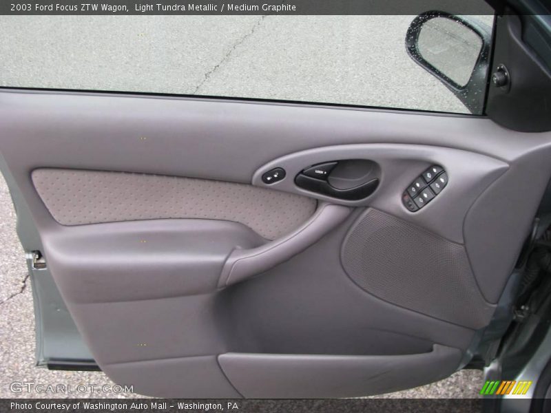 Light Tundra Metallic / Medium Graphite 2003 Ford Focus ZTW Wagon