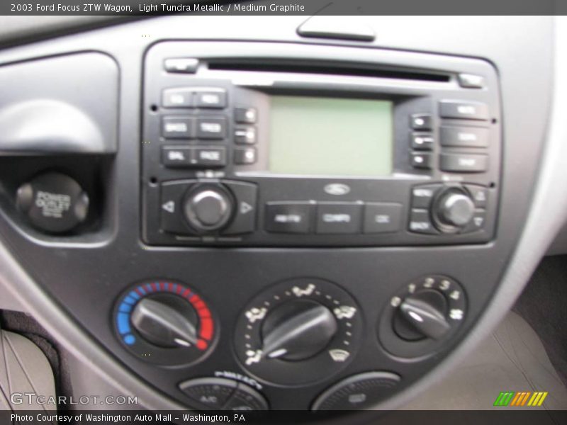 Light Tundra Metallic / Medium Graphite 2003 Ford Focus ZTW Wagon
