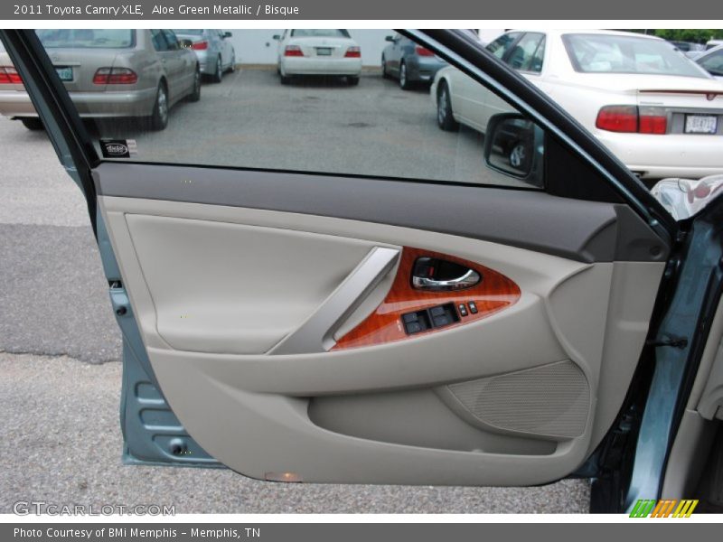 Aloe Green Metallic / Bisque 2011 Toyota Camry XLE
