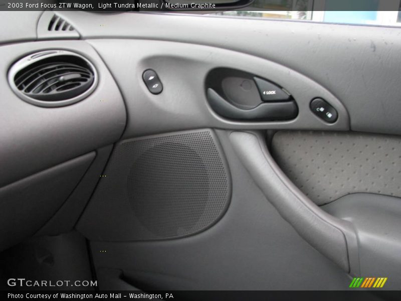 Light Tundra Metallic / Medium Graphite 2003 Ford Focus ZTW Wagon
