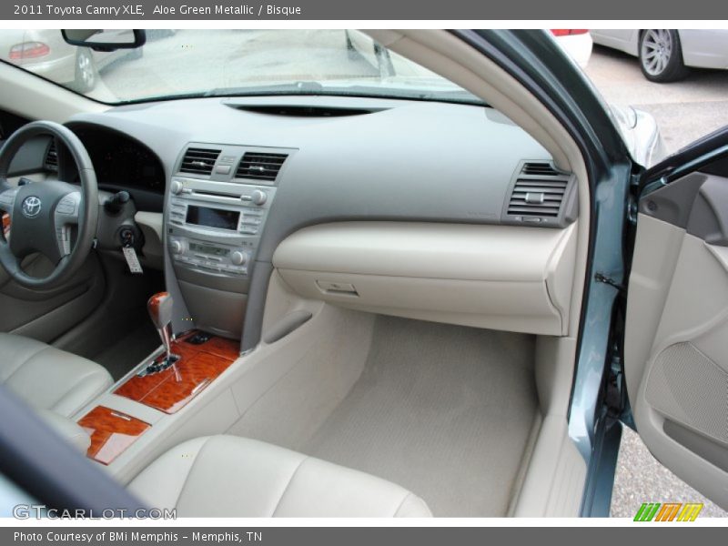 Aloe Green Metallic / Bisque 2011 Toyota Camry XLE