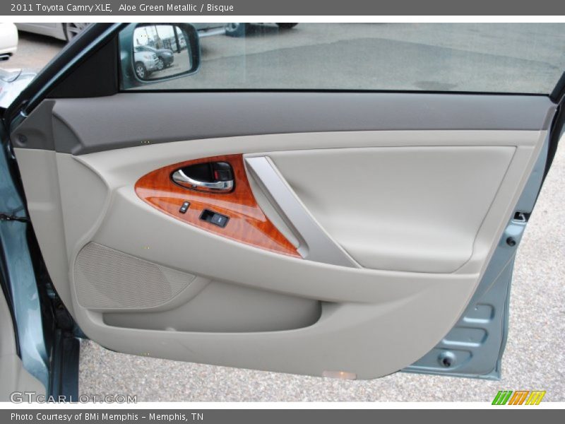 Aloe Green Metallic / Bisque 2011 Toyota Camry XLE