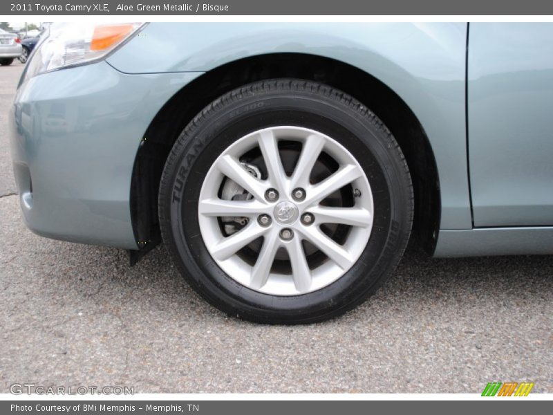 Aloe Green Metallic / Bisque 2011 Toyota Camry XLE