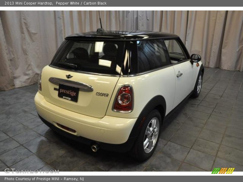 Pepper White / Carbon Black 2013 Mini Cooper Hardtop