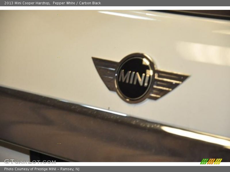 Pepper White / Carbon Black 2013 Mini Cooper Hardtop