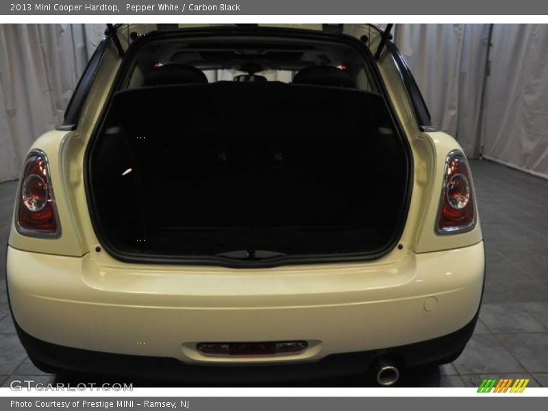 Pepper White / Carbon Black 2013 Mini Cooper Hardtop