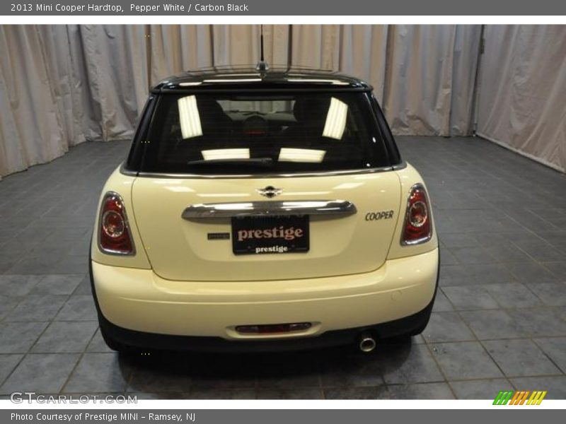 Pepper White / Carbon Black 2013 Mini Cooper Hardtop