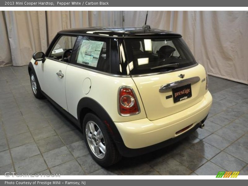 Pepper White / Carbon Black 2013 Mini Cooper Hardtop