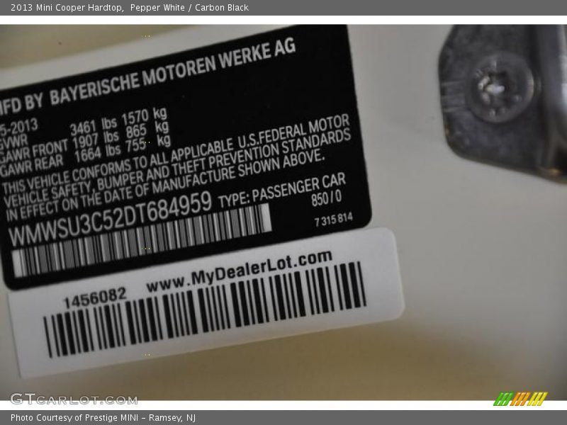 Pepper White / Carbon Black 2013 Mini Cooper Hardtop