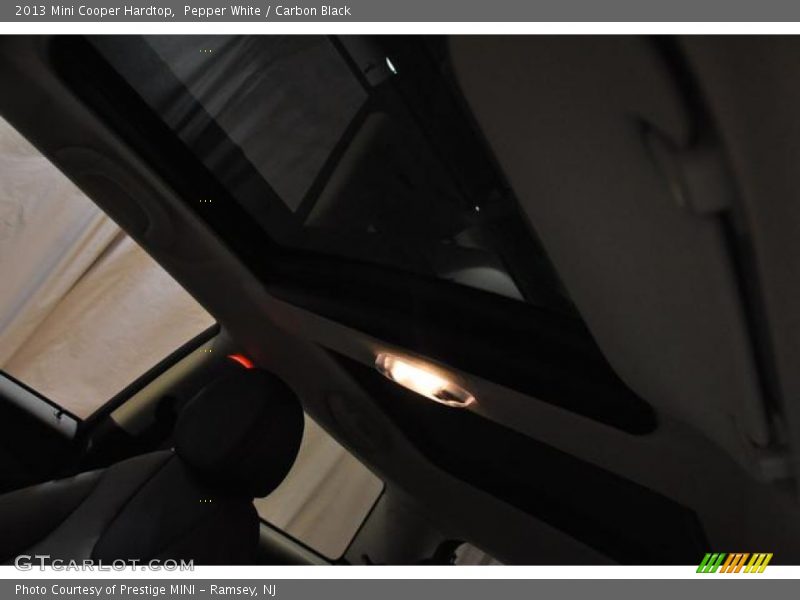 Pepper White / Carbon Black 2013 Mini Cooper Hardtop