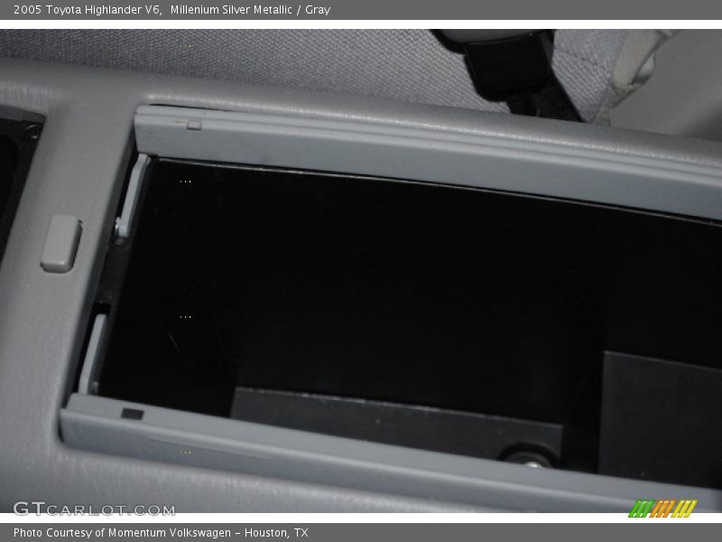 Millenium Silver Metallic / Gray 2005 Toyota Highlander V6