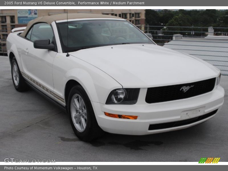 Performance White / Medium Parchment 2005 Ford Mustang V6 Deluxe Convertible