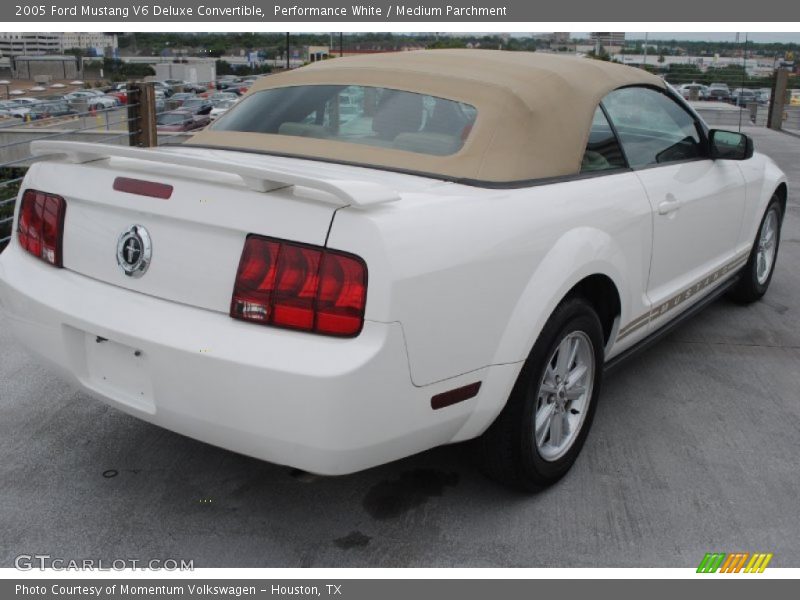 Performance White / Medium Parchment 2005 Ford Mustang V6 Deluxe Convertible