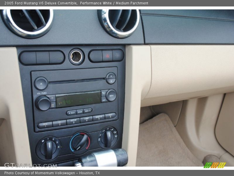 Performance White / Medium Parchment 2005 Ford Mustang V6 Deluxe Convertible