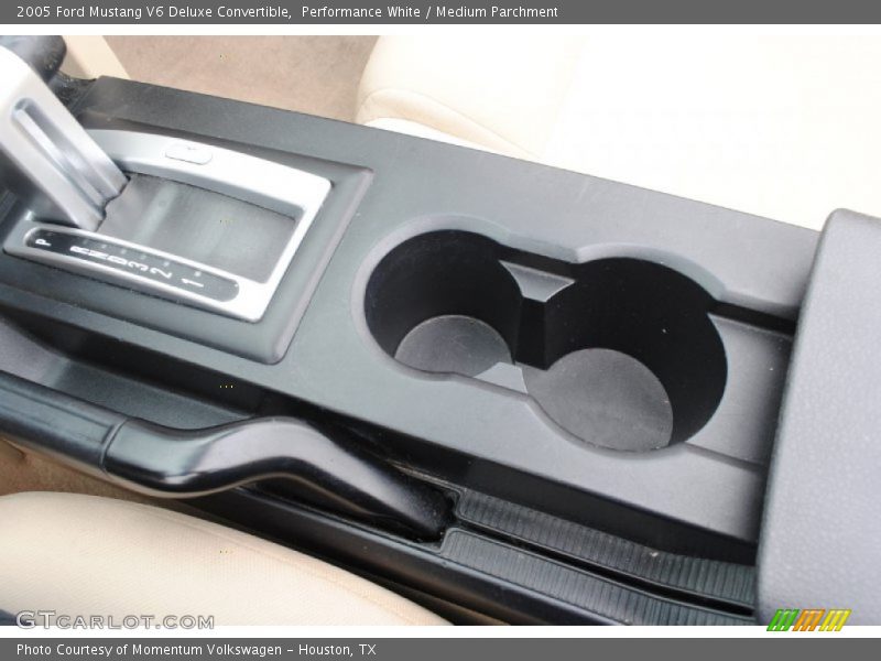 Performance White / Medium Parchment 2005 Ford Mustang V6 Deluxe Convertible