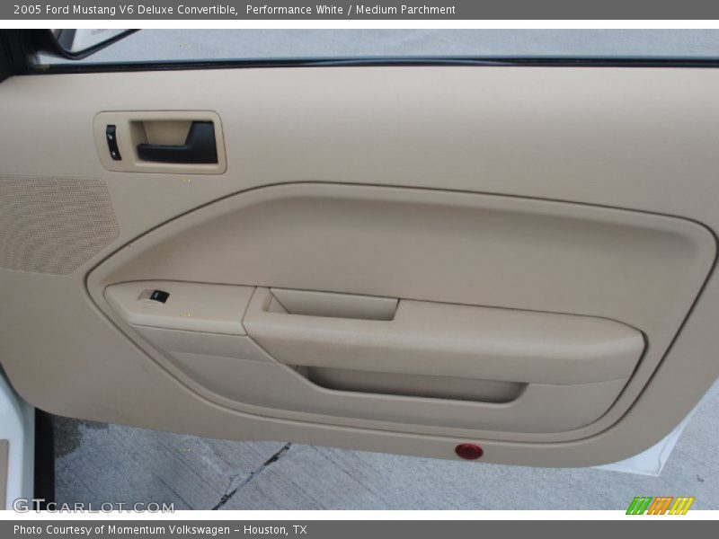 Performance White / Medium Parchment 2005 Ford Mustang V6 Deluxe Convertible