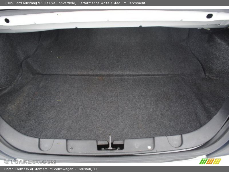 Performance White / Medium Parchment 2005 Ford Mustang V6 Deluxe Convertible