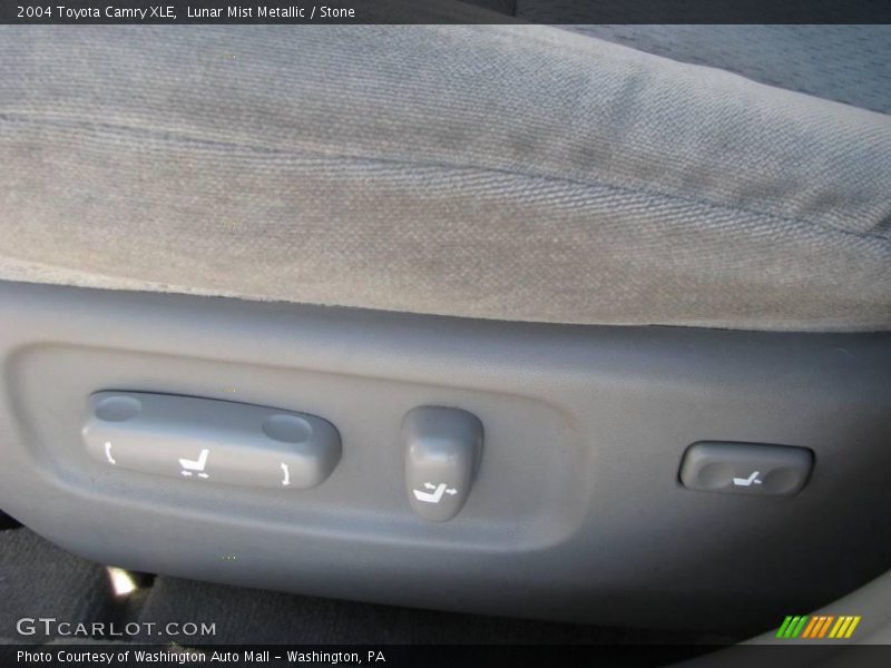 Lunar Mist Metallic / Stone 2004 Toyota Camry XLE