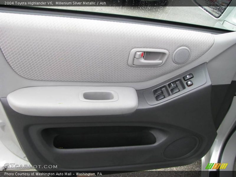 Millenium Silver Metallic / Ash 2004 Toyota Highlander V6