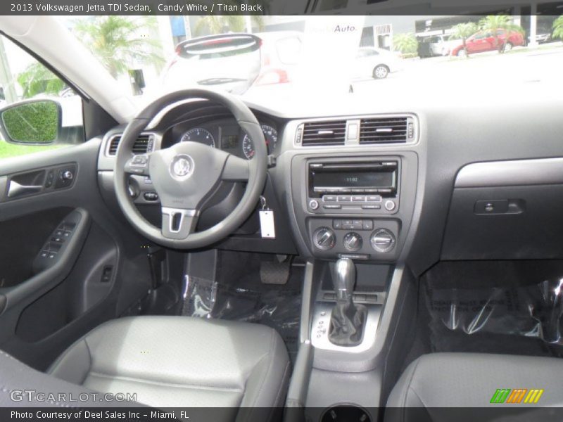 Candy White / Titan Black 2013 Volkswagen Jetta TDI Sedan