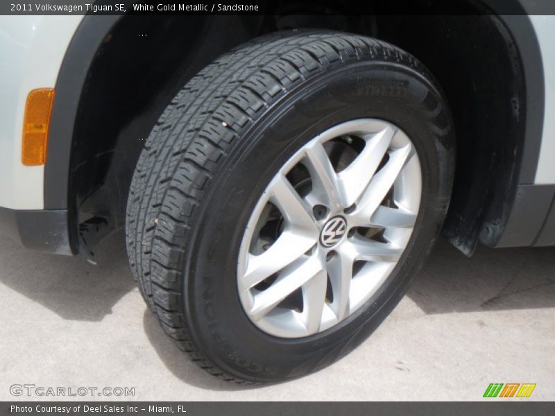 White Gold Metallic / Sandstone 2011 Volkswagen Tiguan SE