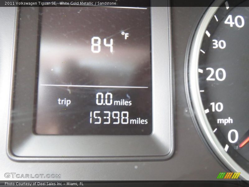 White Gold Metallic / Sandstone 2011 Volkswagen Tiguan SE