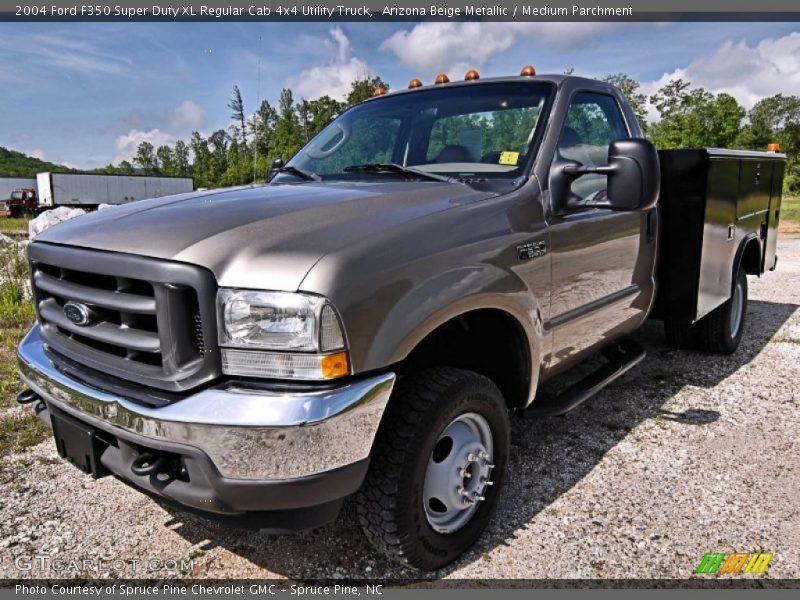 Arizona Beige Metallic / Medium Parchment 2004 Ford F350 Super Duty XL Regular Cab 4x4 Utility Truck