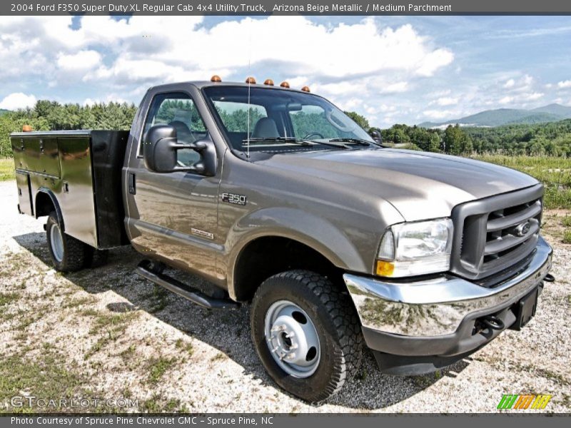 Front 3/4 View of 2004 F350 Super Duty XL Regular Cab 4x4 Utility Truck
