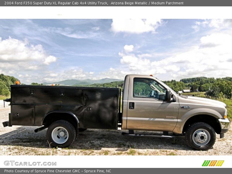 Arizona Beige Metallic / Medium Parchment 2004 Ford F350 Super Duty XL Regular Cab 4x4 Utility Truck