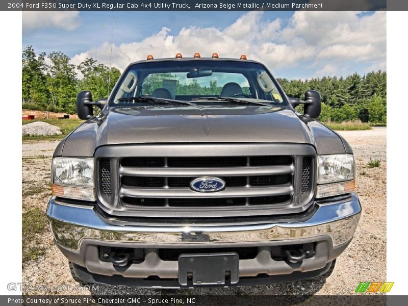 Arizona Beige Metallic / Medium Parchment 2004 Ford F350 Super Duty XL Regular Cab 4x4 Utility Truck
