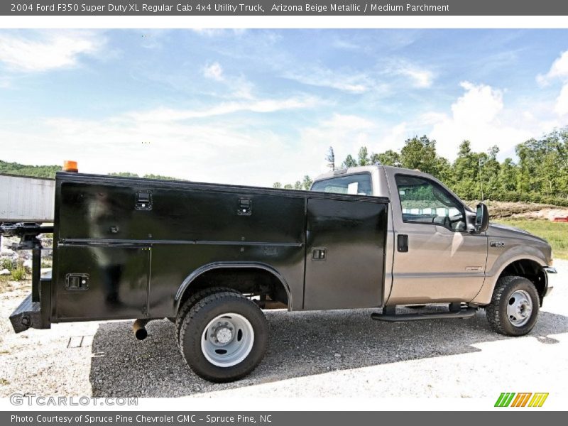 Arizona Beige Metallic / Medium Parchment 2004 Ford F350 Super Duty XL Regular Cab 4x4 Utility Truck
