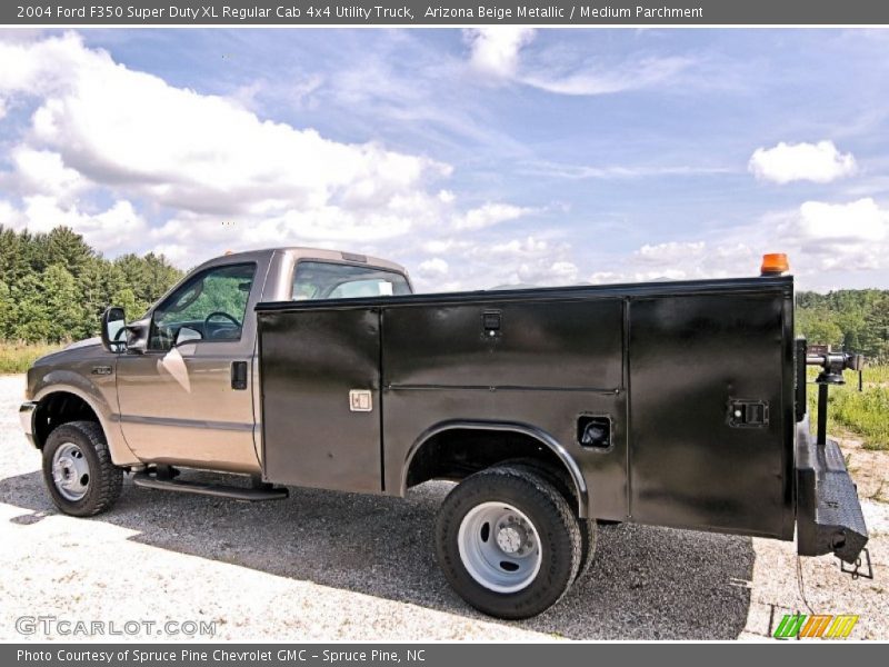 Arizona Beige Metallic / Medium Parchment 2004 Ford F350 Super Duty XL Regular Cab 4x4 Utility Truck