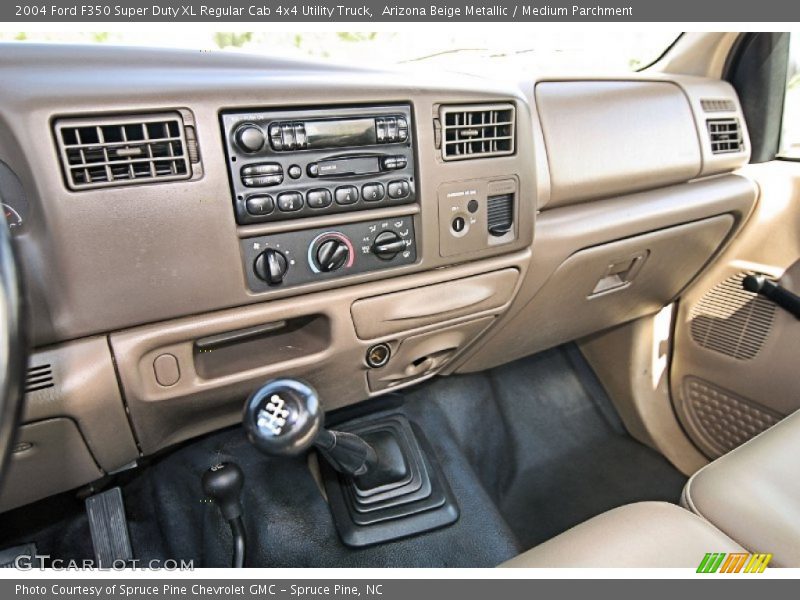Arizona Beige Metallic / Medium Parchment 2004 Ford F350 Super Duty XL Regular Cab 4x4 Utility Truck
