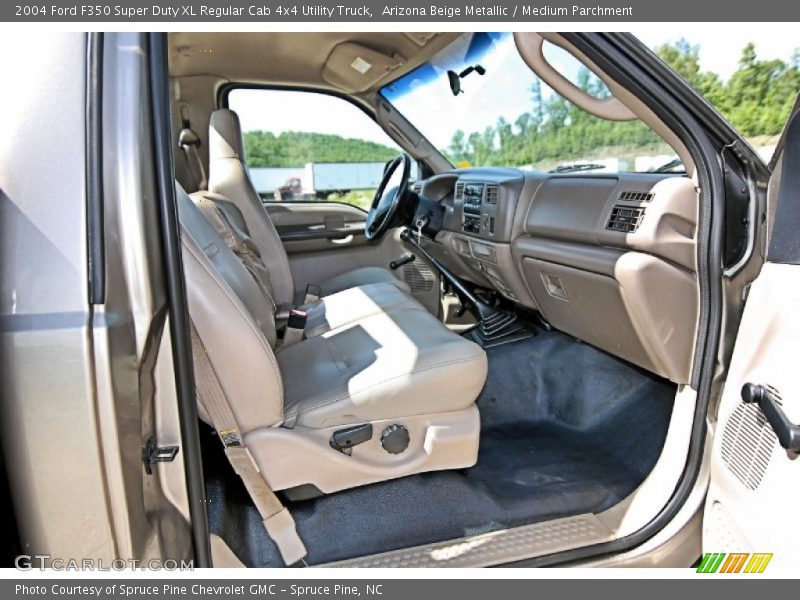 Arizona Beige Metallic / Medium Parchment 2004 Ford F350 Super Duty XL Regular Cab 4x4 Utility Truck