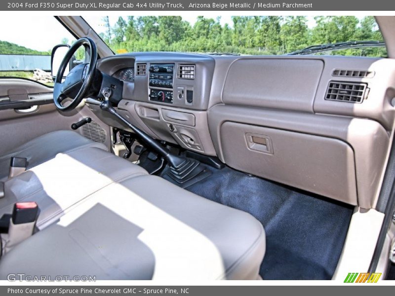 Arizona Beige Metallic / Medium Parchment 2004 Ford F350 Super Duty XL Regular Cab 4x4 Utility Truck