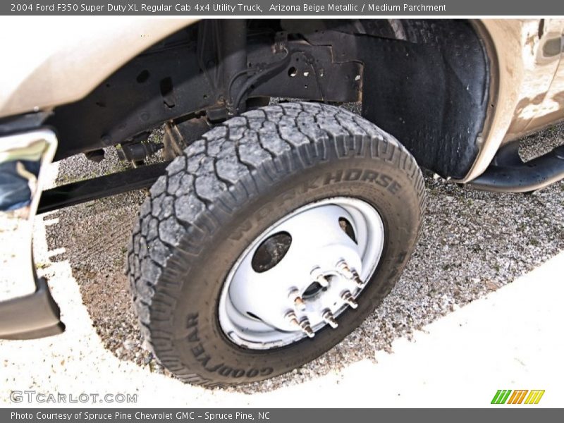 Arizona Beige Metallic / Medium Parchment 2004 Ford F350 Super Duty XL Regular Cab 4x4 Utility Truck