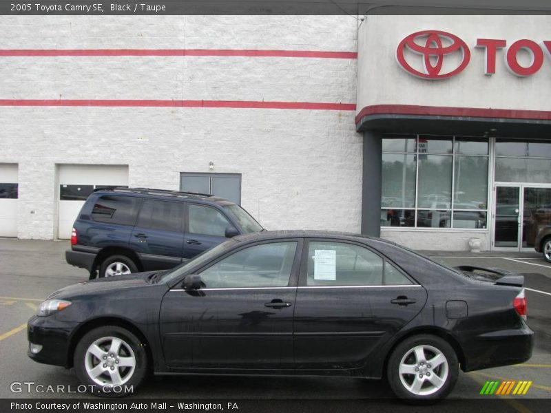 Black / Taupe 2005 Toyota Camry SE
