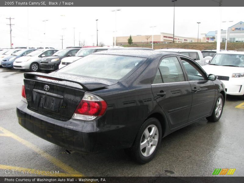 Black / Taupe 2005 Toyota Camry SE