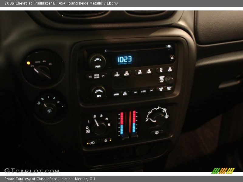 Sand Beige Metallic / Ebony 2009 Chevrolet TrailBlazer LT 4x4