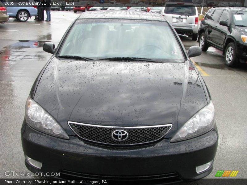 Black / Taupe 2005 Toyota Camry SE