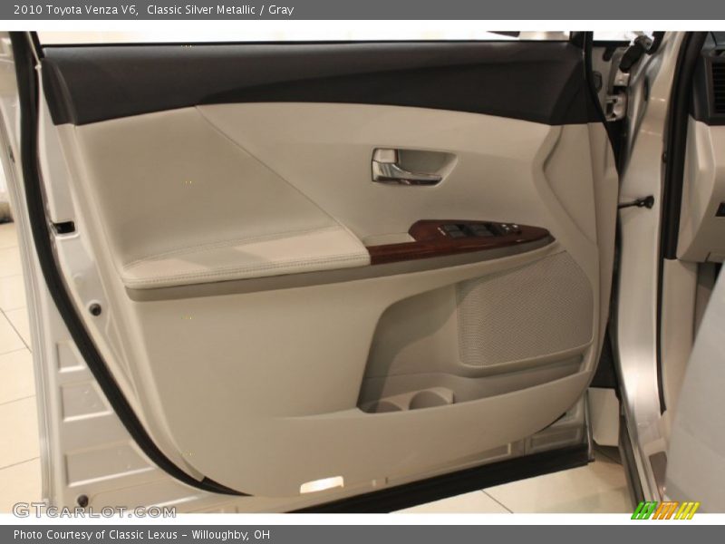 Classic Silver Metallic / Gray 2010 Toyota Venza V6