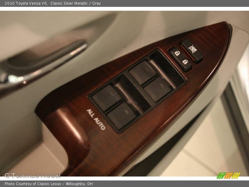 Classic Silver Metallic / Gray 2010 Toyota Venza V6