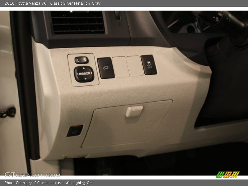 Classic Silver Metallic / Gray 2010 Toyota Venza V6