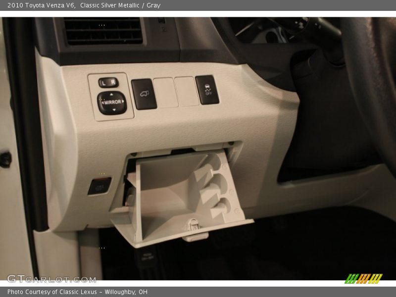 Classic Silver Metallic / Gray 2010 Toyota Venza V6