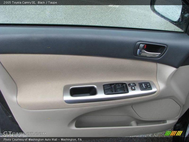 Black / Taupe 2005 Toyota Camry SE