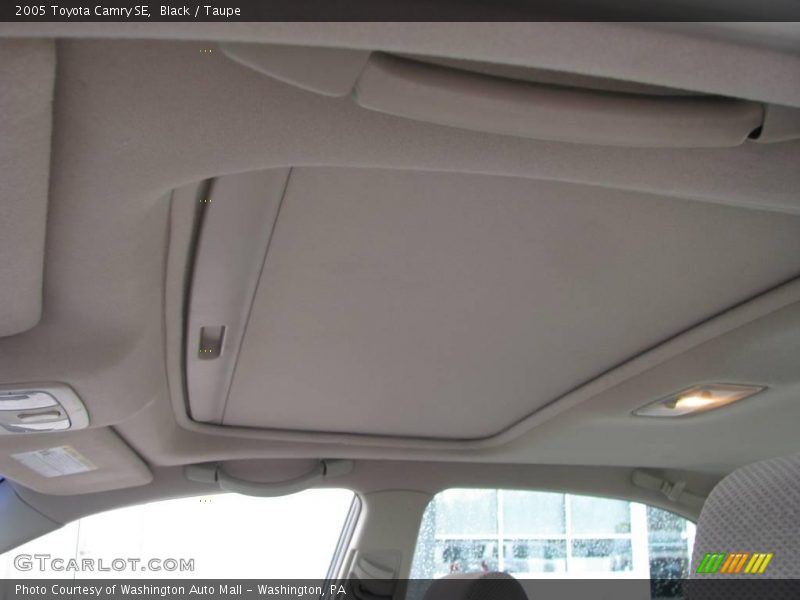 Black / Taupe 2005 Toyota Camry SE