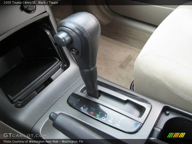 Black / Taupe 2005 Toyota Camry SE