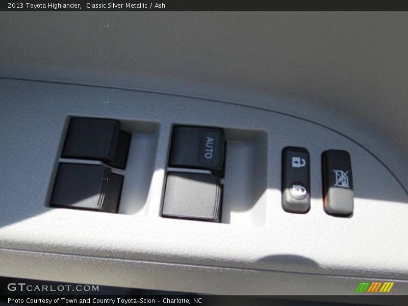 Classic Silver Metallic / Ash 2013 Toyota Highlander