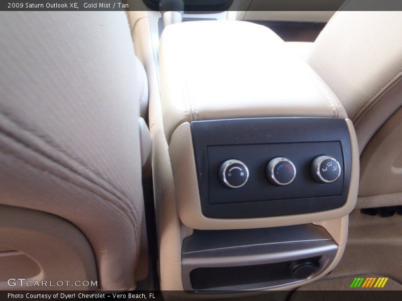 Gold Mist / Tan 2009 Saturn Outlook XE