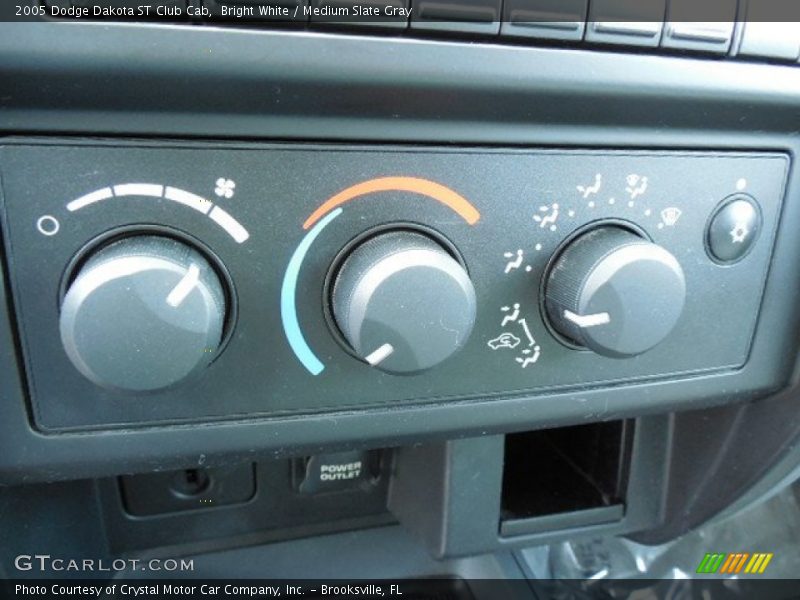 Bright White / Medium Slate Gray 2005 Dodge Dakota ST Club Cab